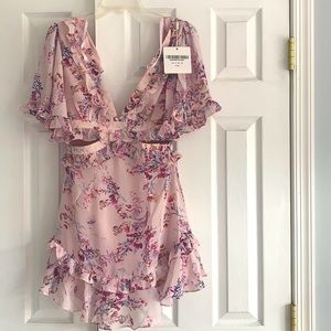 BRAND NEW; Selfie Leslie spring dress! size xs or us 2; never worn; has tags